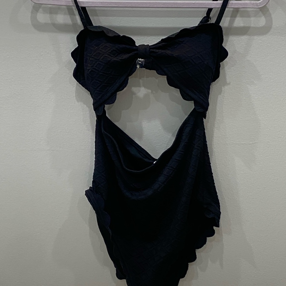 Cupshe Black Scalloped Bathing Suit